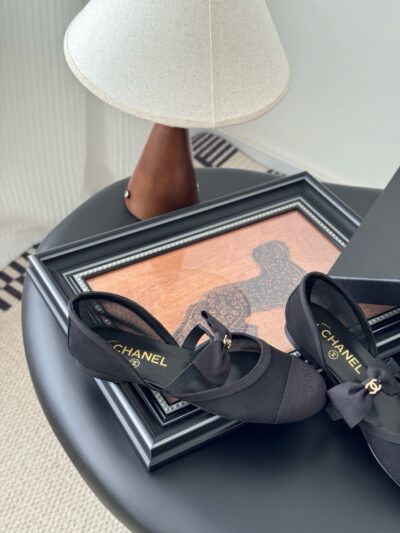 Chanel 2025/26 Fiyonklu Babet