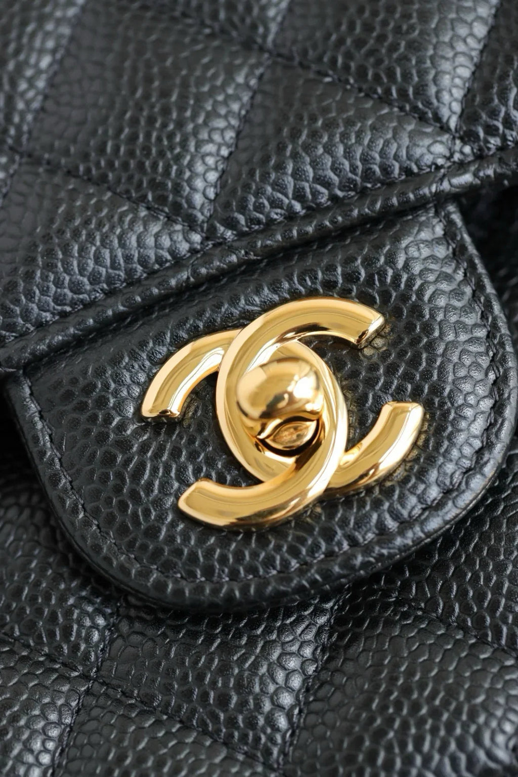 Chanel Klasik Flap Küçük 23cm Havyar Derisi Çanta - Glimmer of Luxury