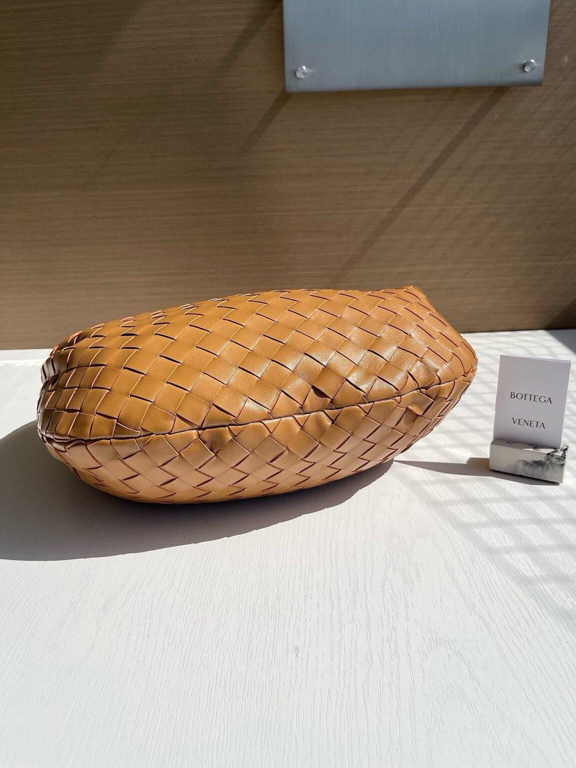 Bottega Veneta Büyük Jodie Çanta - Glimmer of Luxury