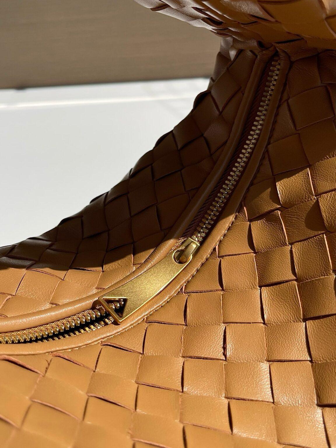 Bottega Veneta Büyük Jodie Çanta - Glimmer of Luxury