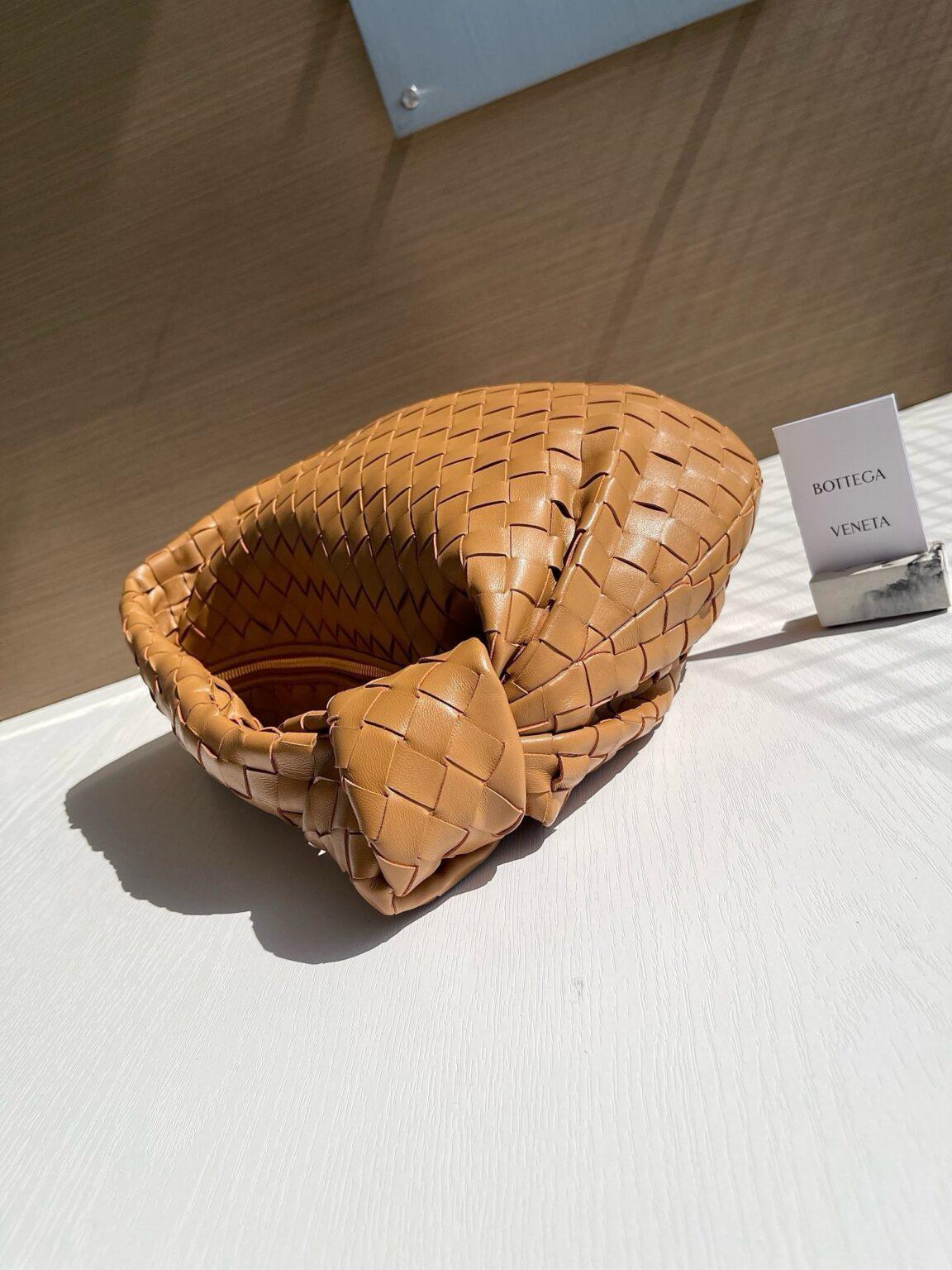 Bottega Veneta Büyük Jodie Çanta - Glimmer of Luxury