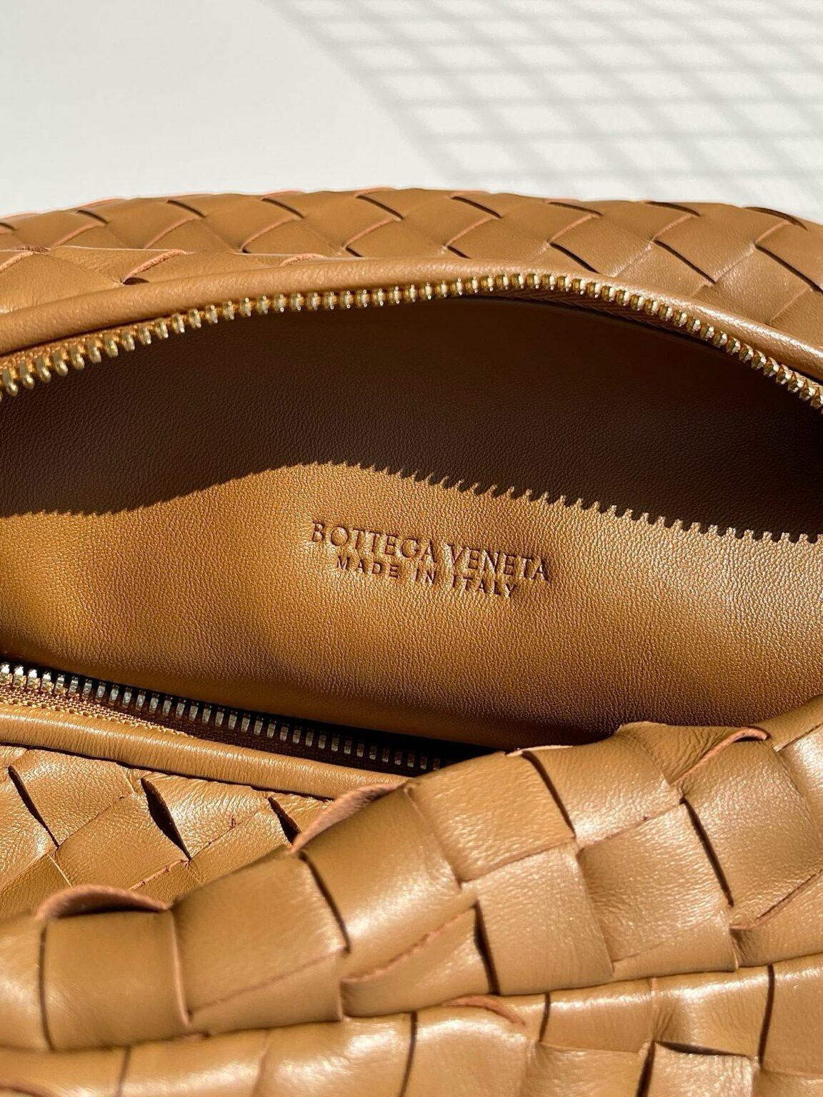 Bottega Veneta Büyük Jodie Çanta - Glimmer of Luxury