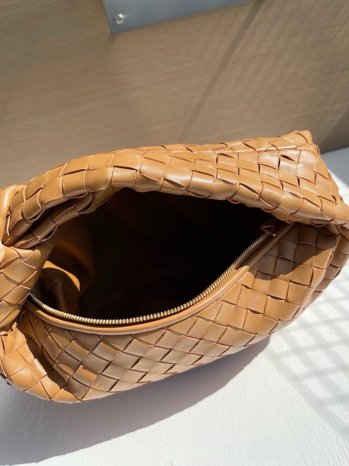 Bottega Veneta Büyük Jodie Çanta - Glimmer of Luxury