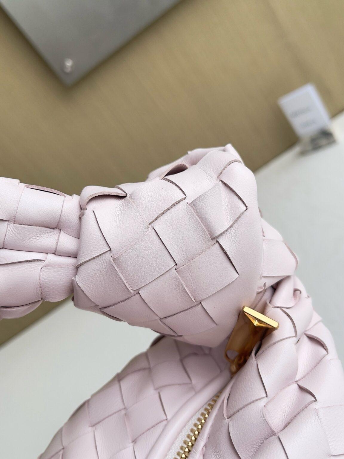 Bottega Veneta Büyük Jodie Çanta - Glimmer of Luxury