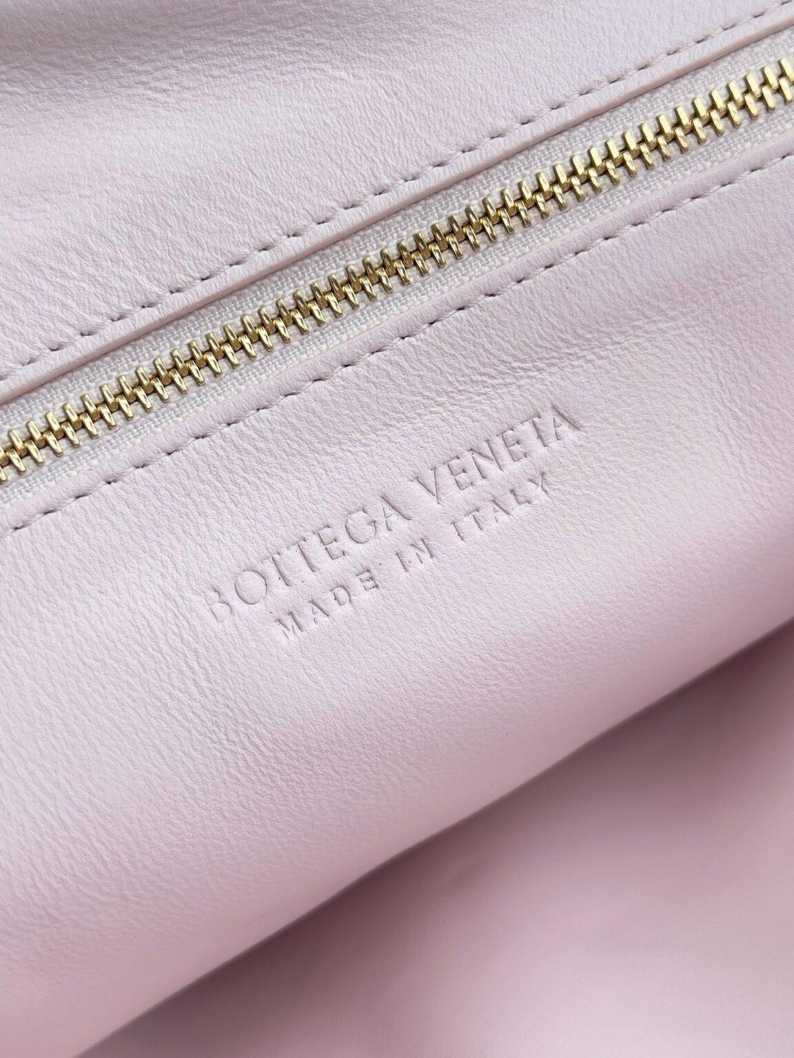 Bottega Veneta Büyük Jodie Çanta - Glimmer of Luxury