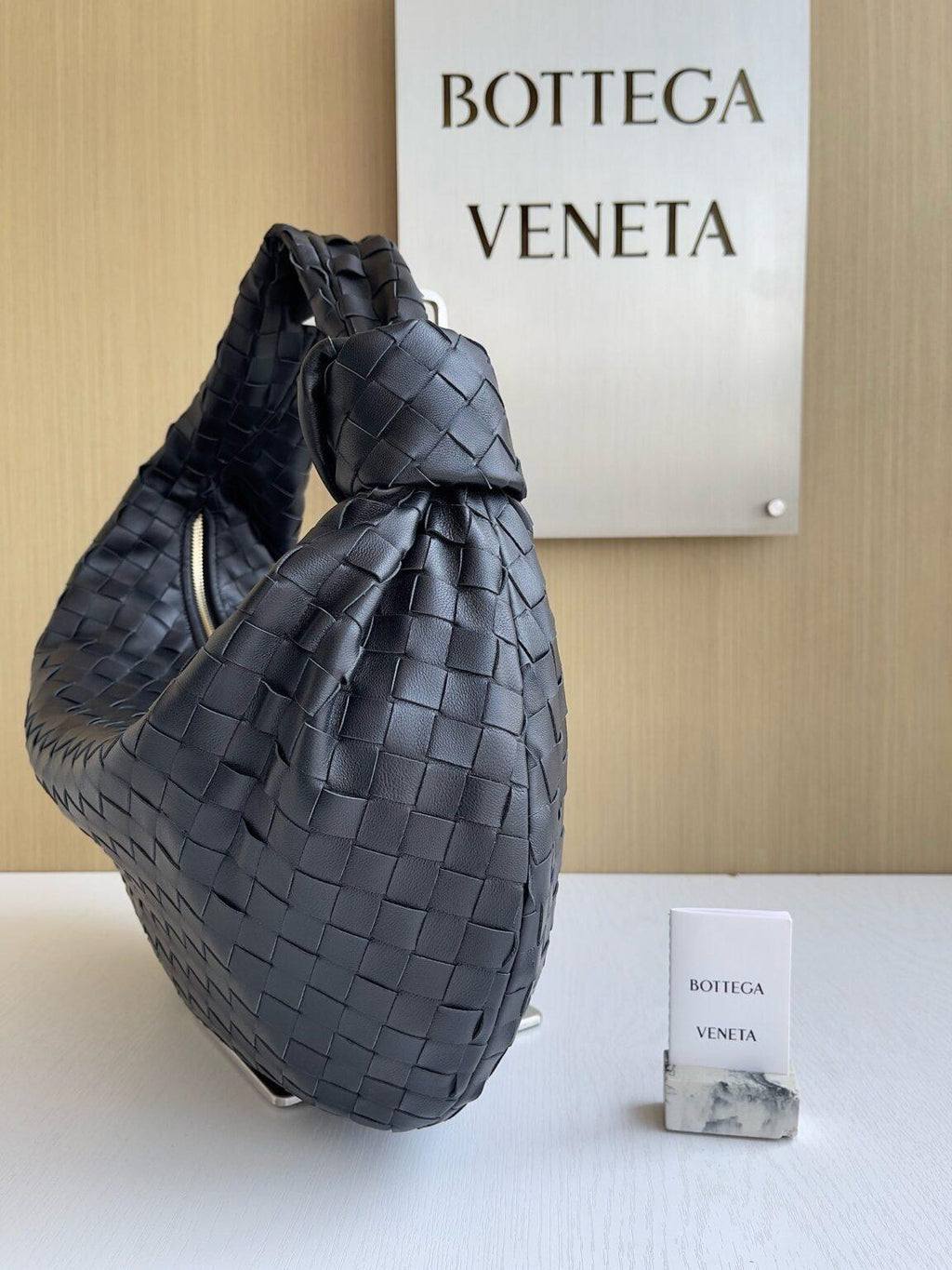 Bottega Veneta Büyük Jodie Çanta - Glimmer of Luxury