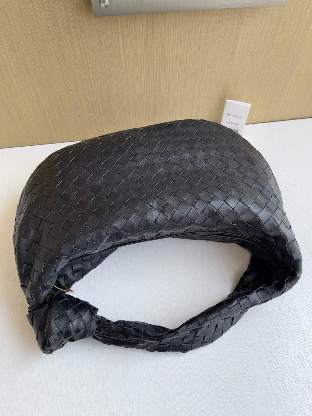 Bottega Veneta Büyük Jodie Çanta - Glimmer of Luxury