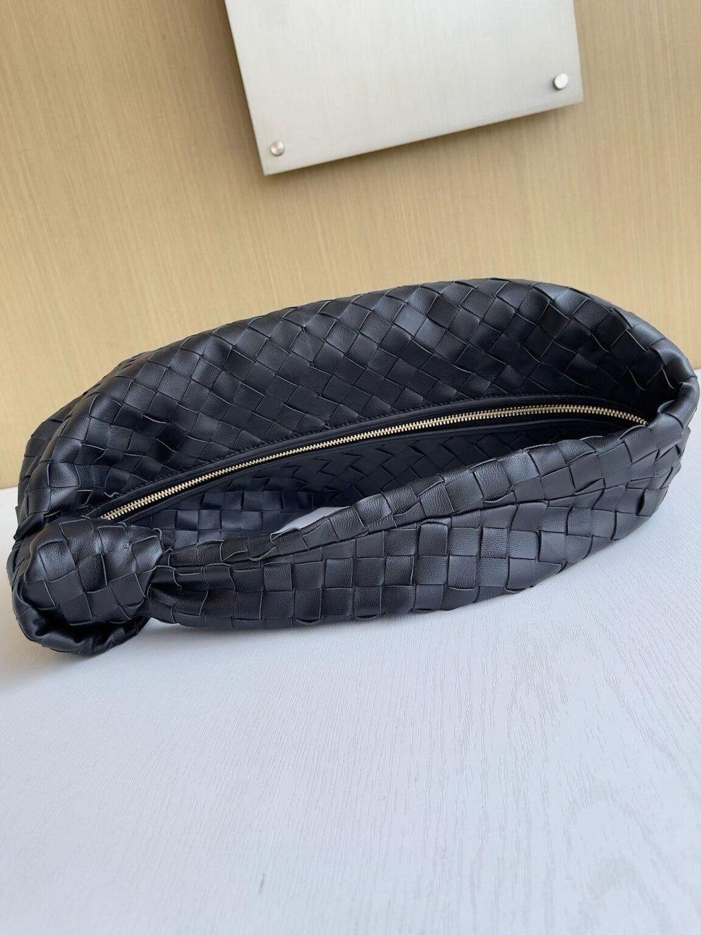 Bottega Veneta Büyük Jodie Çanta - Glimmer of Luxury