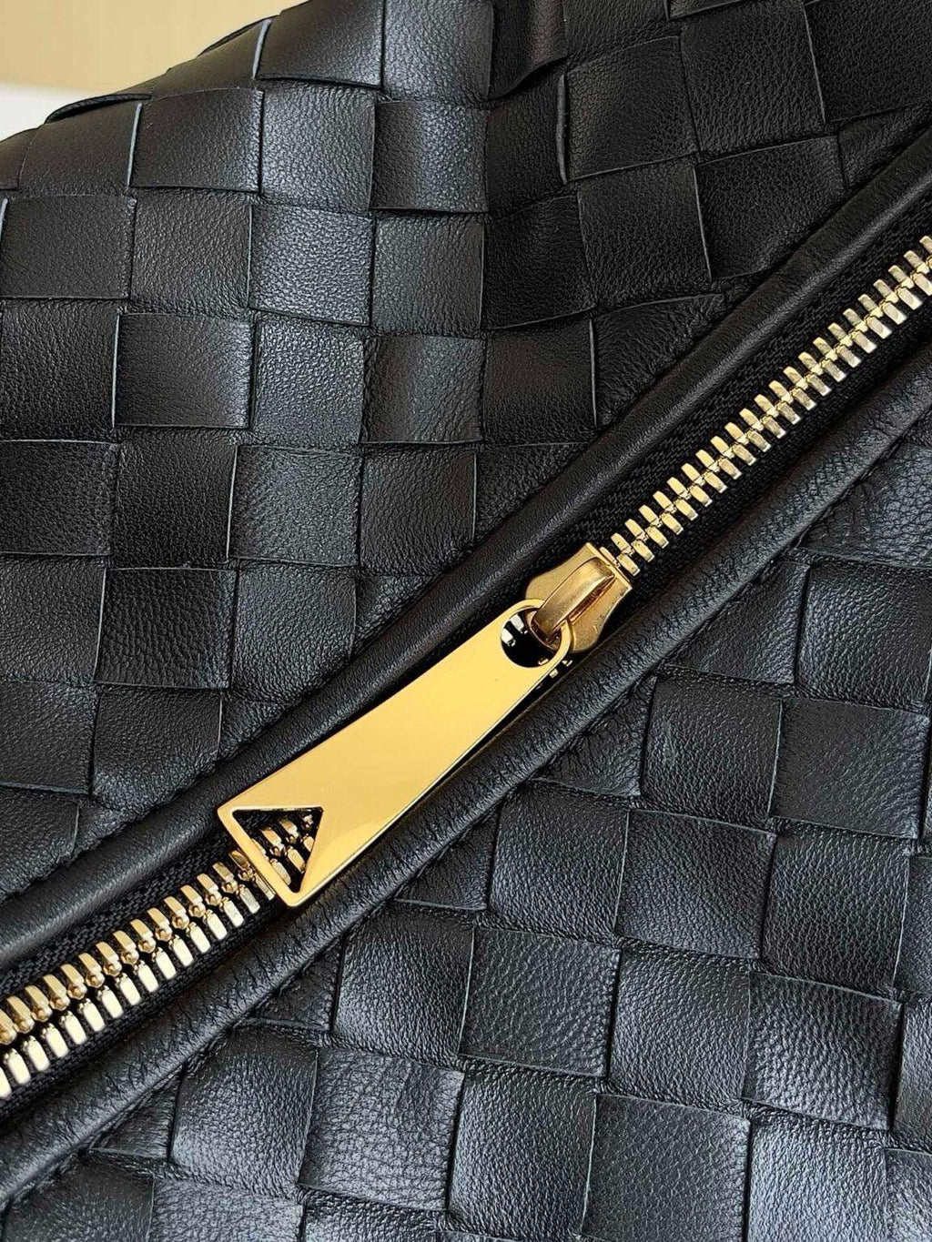 Bottega Veneta Büyük Jodie Çanta - Glimmer of Luxury