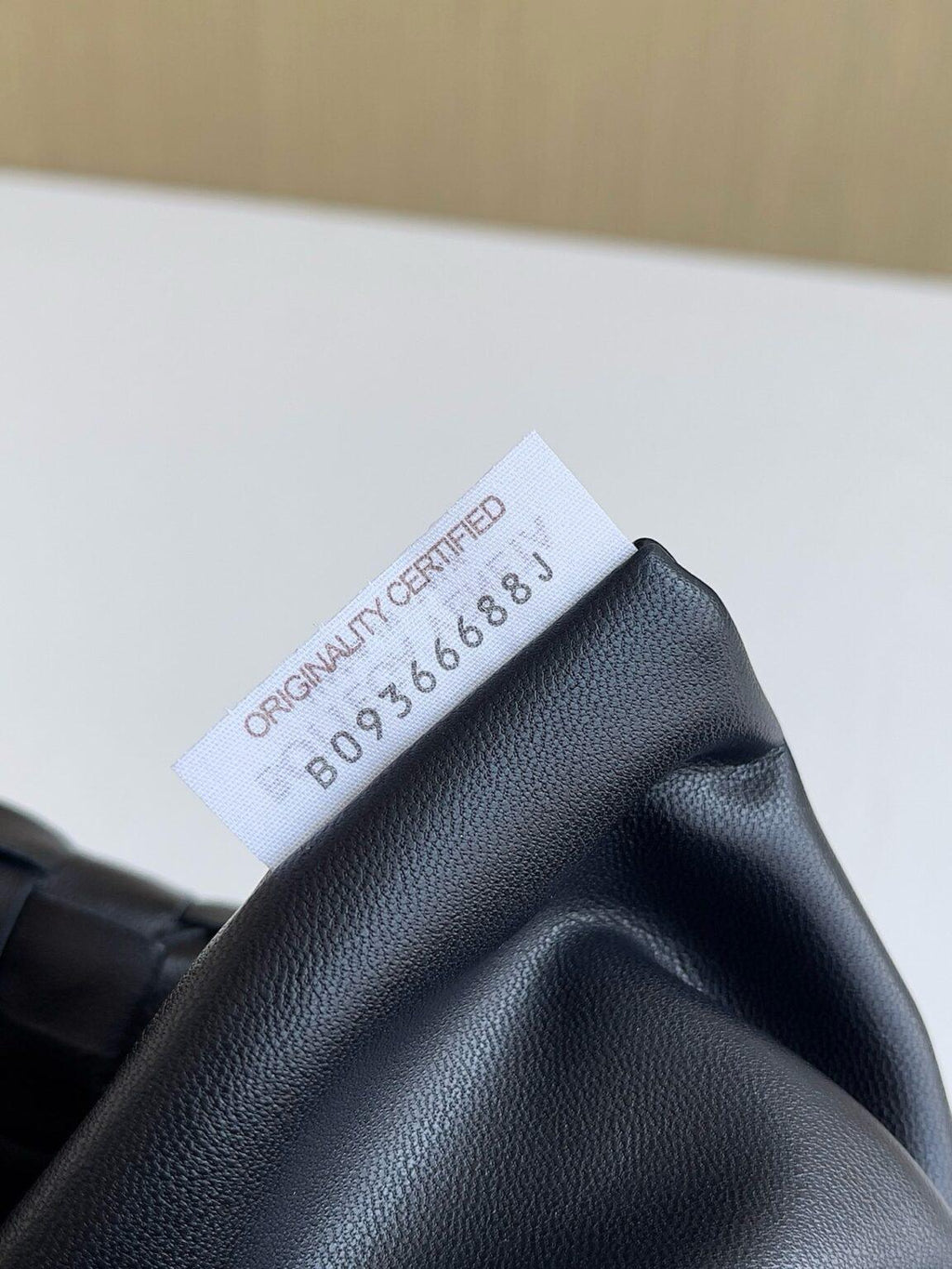 Bottega Veneta Büyük Jodie Çanta - Glimmer of Luxury