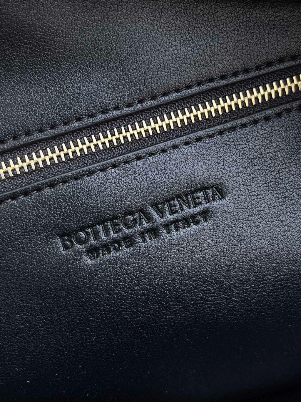 Bottega Veneta Büyük Jodie Çanta - Glimmer of Luxury