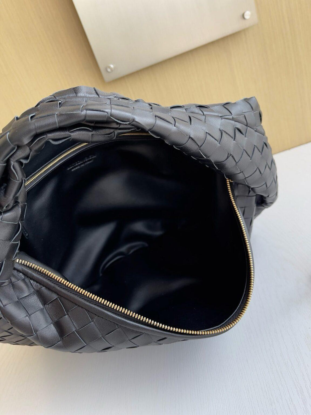 Bottega Veneta Büyük Jodie Çanta - Glimmer of Luxury