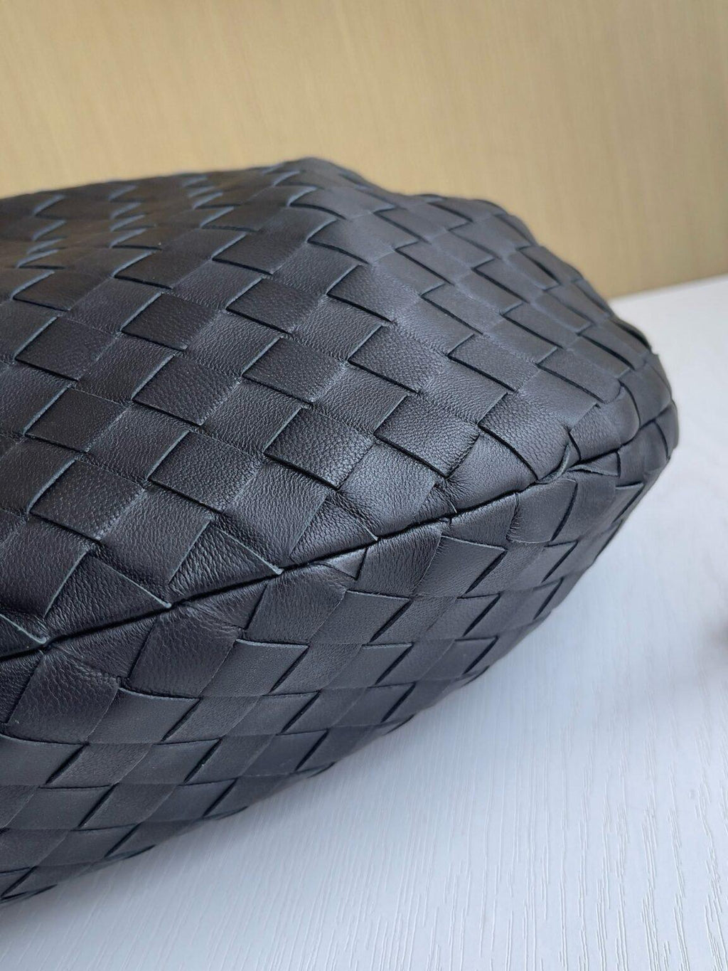 Bottega Veneta Büyük Jodie Çanta - Glimmer of Luxury