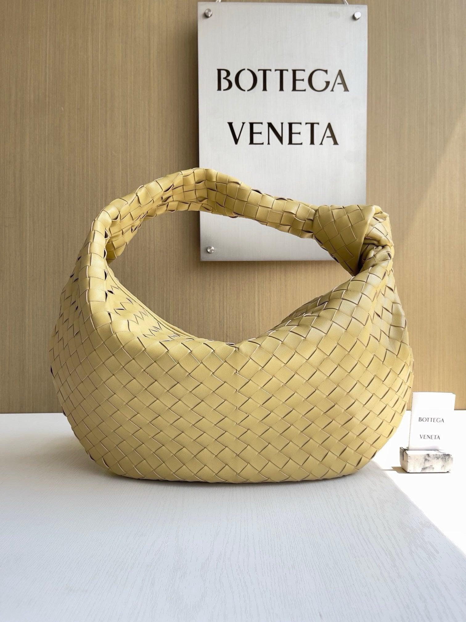 Bottega Veneta Büyük Jodie Çanta - Glimmer of Luxury