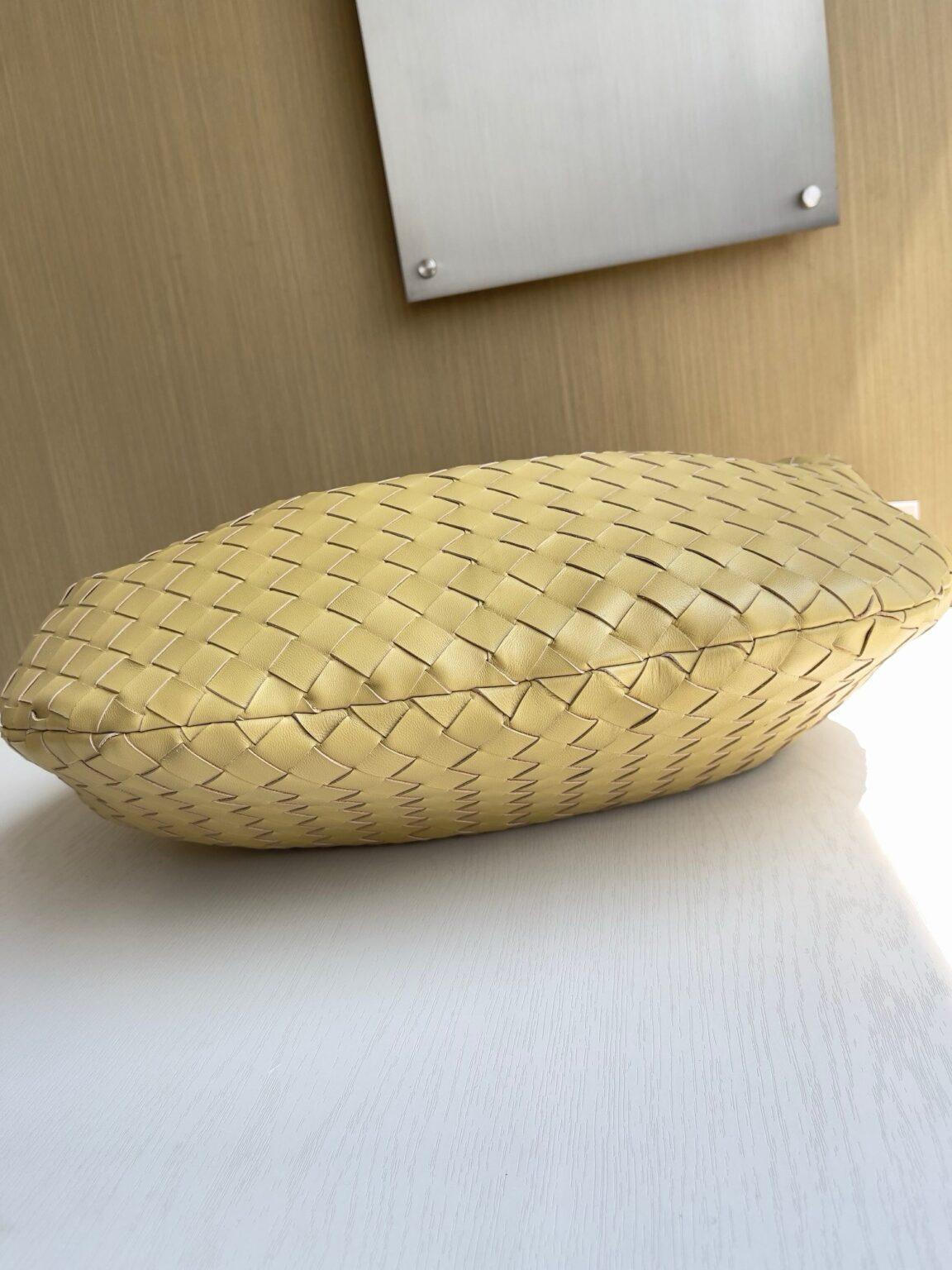 Bottega Veneta Büyük Jodie Çanta - Glimmer of Luxury