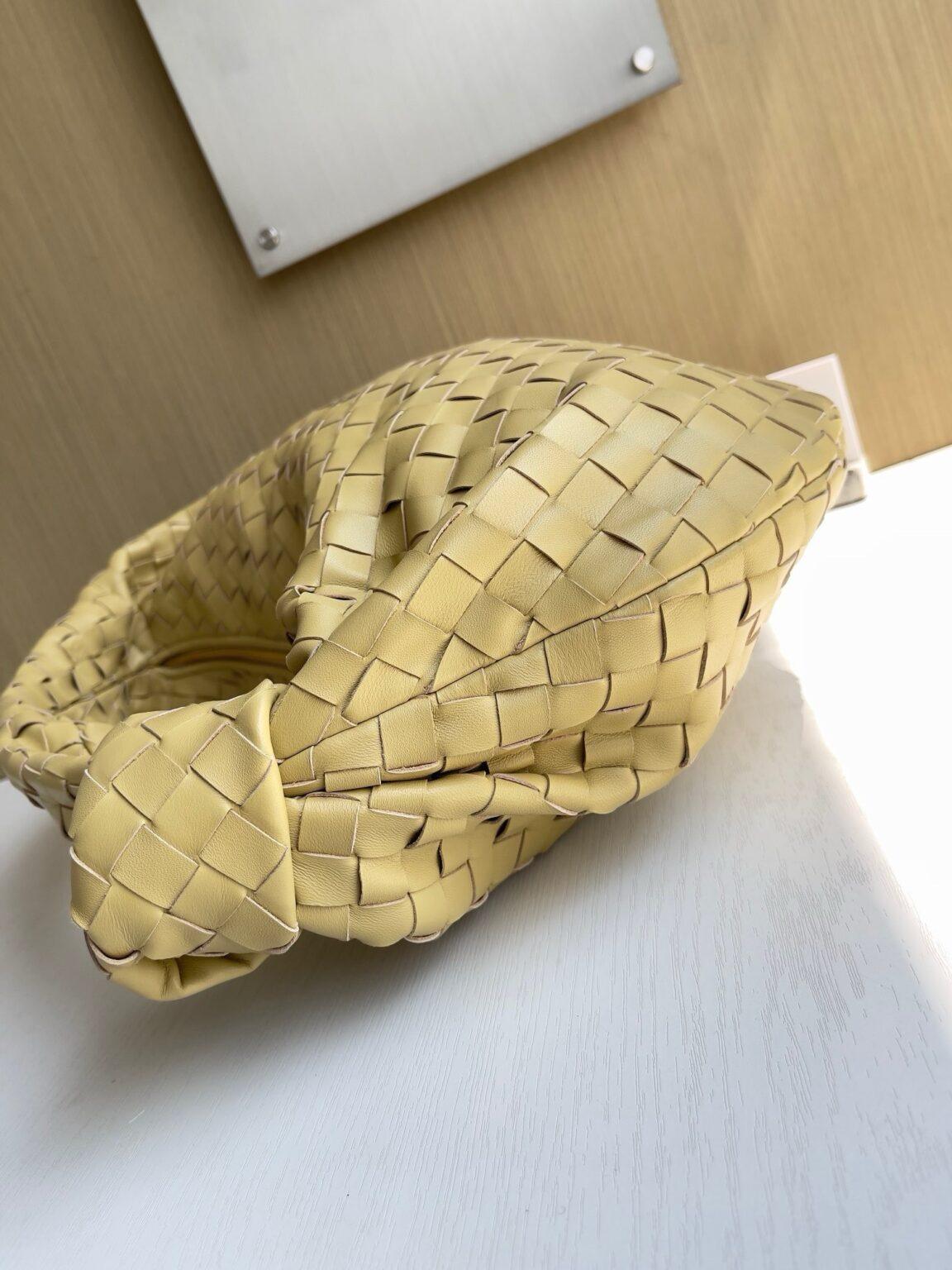 Bottega Veneta Büyük Jodie Çanta - Glimmer of Luxury