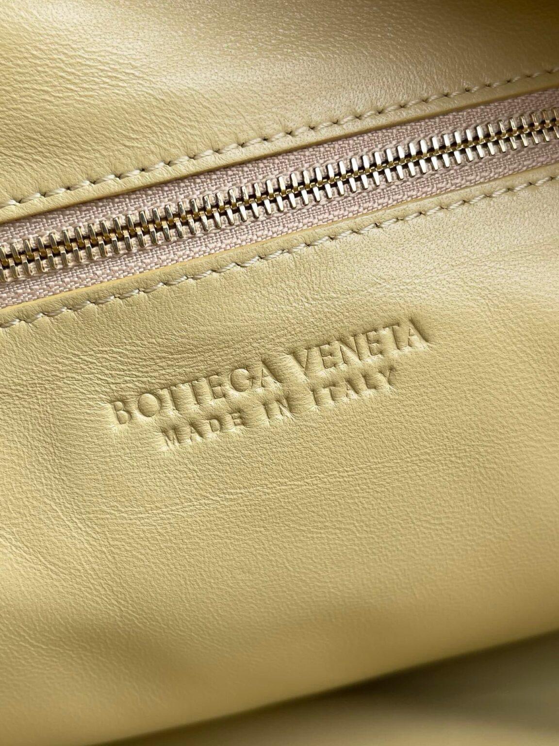 Bottega Veneta Büyük Jodie Çanta - Glimmer of Luxury