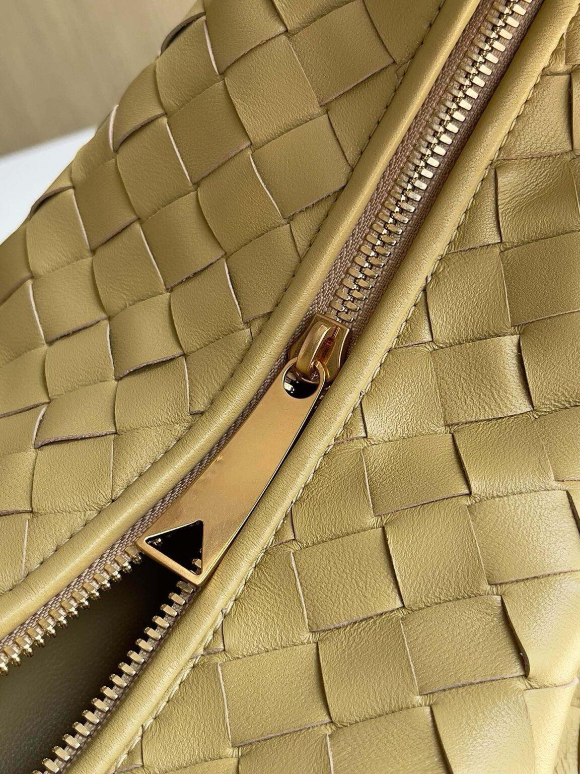 Bottega Veneta Büyük Jodie Çanta - Glimmer of Luxury