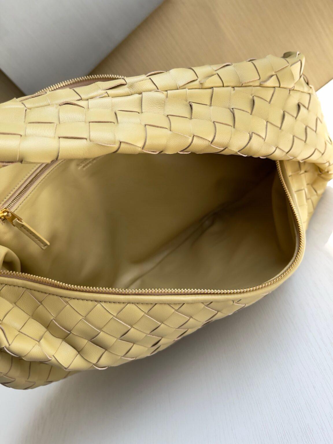 Bottega Veneta Büyük Jodie Çanta - Glimmer of Luxury
