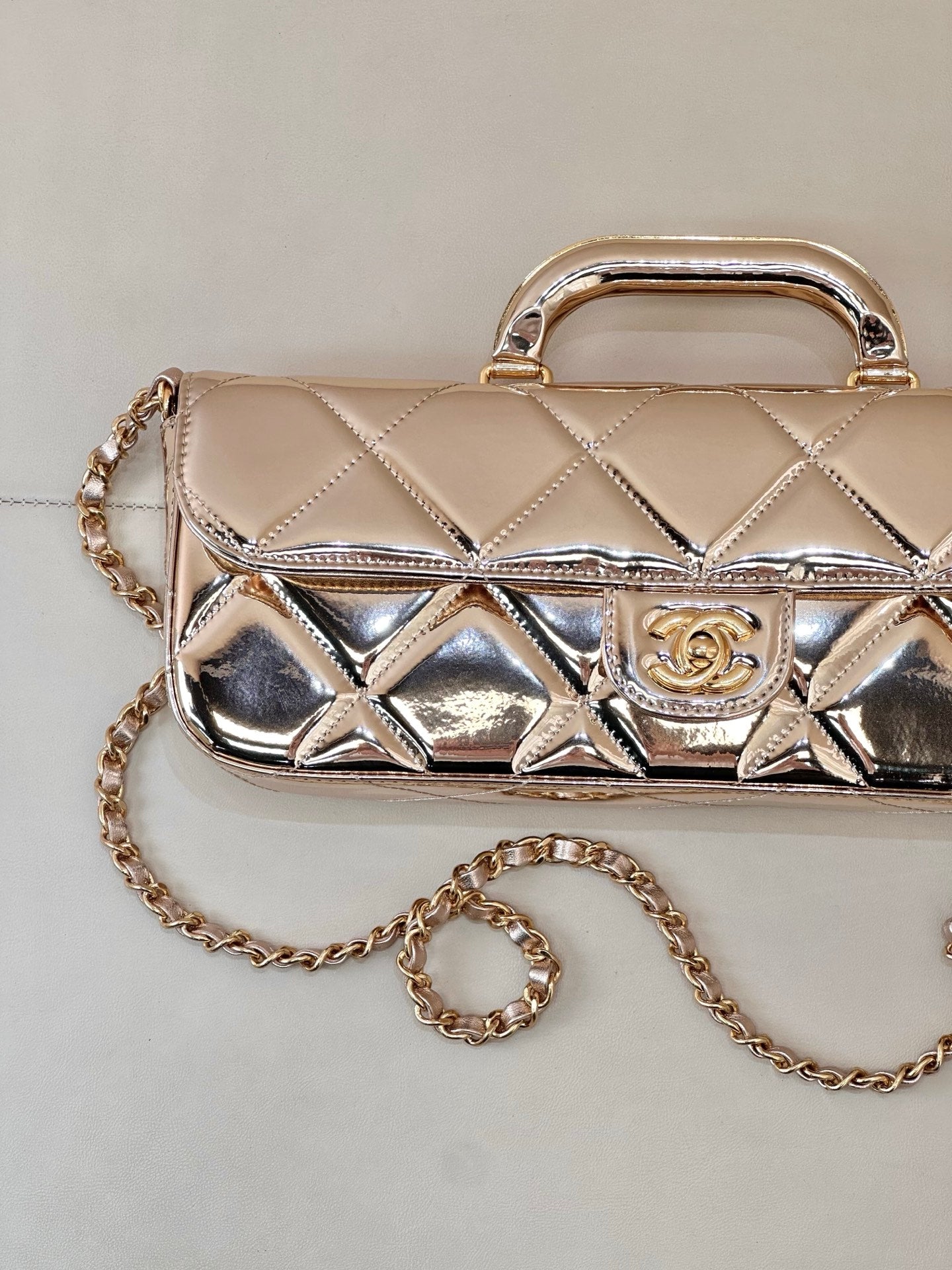 Chanel 25K Baguette Clutch – Lacquered Lambskin, Vintage Elegance