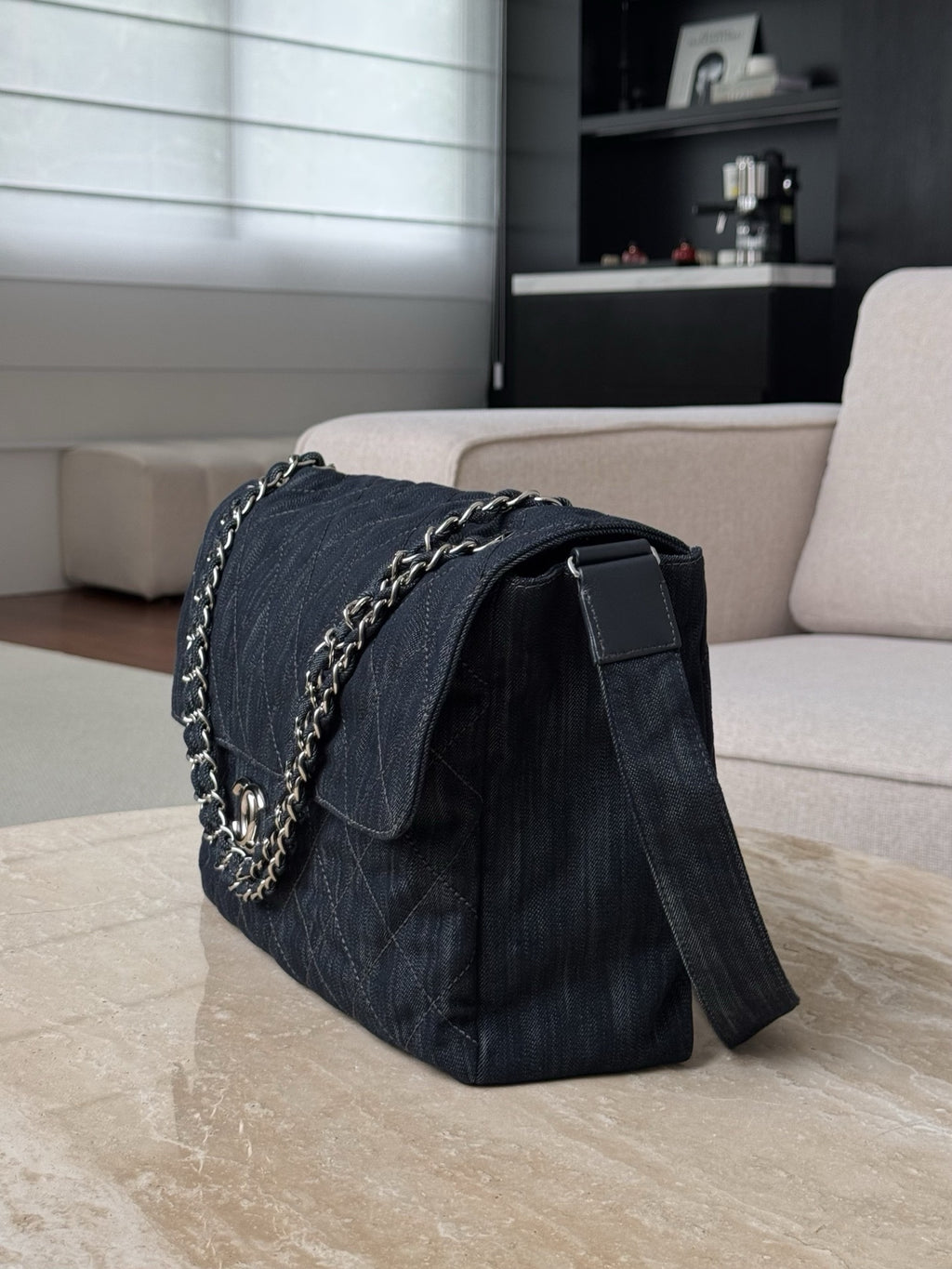 Chanel Denim Jumbo Postacı Çantası
