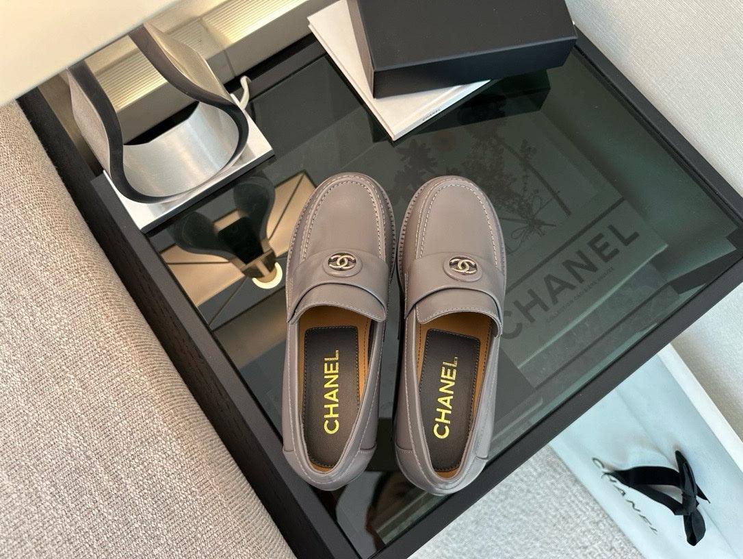 Chanel S24/25 Mokasen Dana Derisi Ayakkabı - Glimmer of Luxury