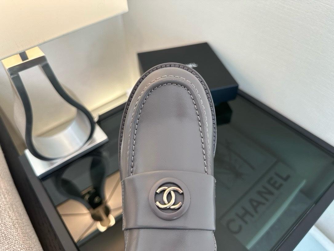 Chanel S24/25 Mokasen Dana Derisi Ayakkabı - Glimmer of Luxury