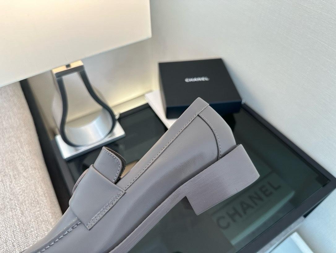 Chanel S24/25 Mokasen Dana Derisi Ayakkabı - Glimmer of Luxury