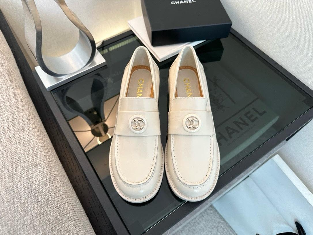 Chanel S24/25 Mokasen Dana Derisi Ayakkabı - Glimmer of Luxury