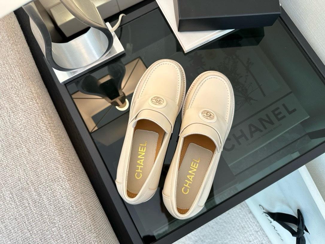 Chanel S24/25 Mokasen Dana Derisi Ayakkabı - Glimmer of Luxury