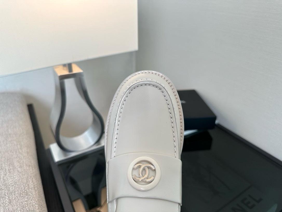Chanel S24/25 Mokasen Dana Derisi Ayakkabı - Glimmer of Luxury