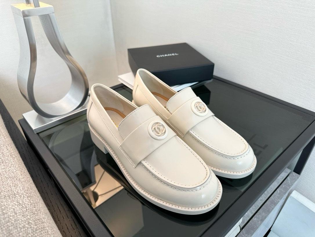 Chanel S24/25 Mokasen Dana Derisi Ayakkabı - Glimmer of Luxury