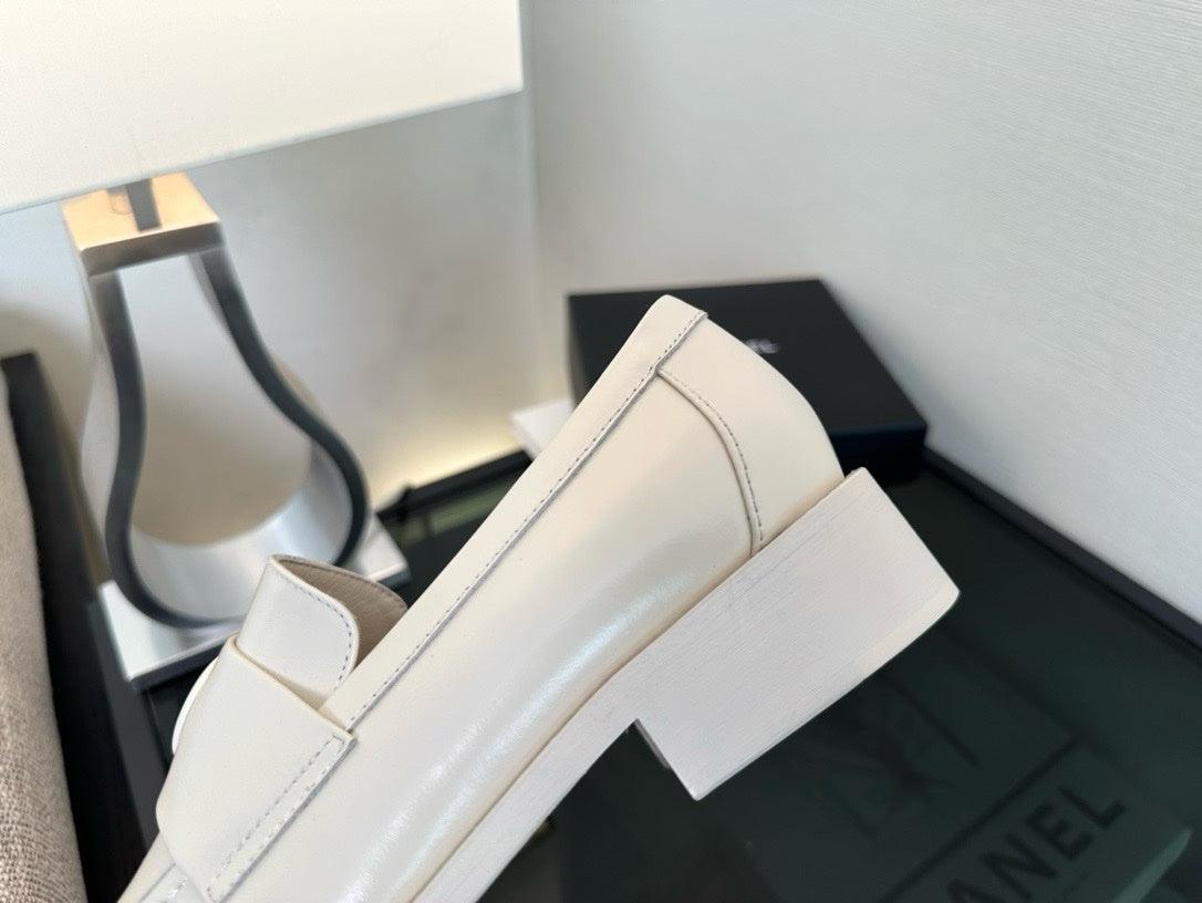 Chanel S24/25 Mokasen Dana Derisi Ayakkabı - Glimmer of Luxury