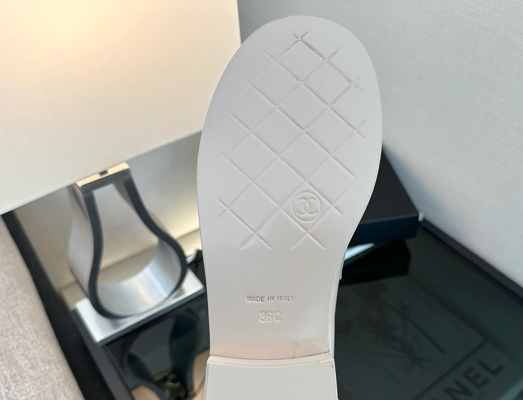 Chanel S24/25 Mokasen Dana Derisi Ayakkabı - Glimmer of Luxury