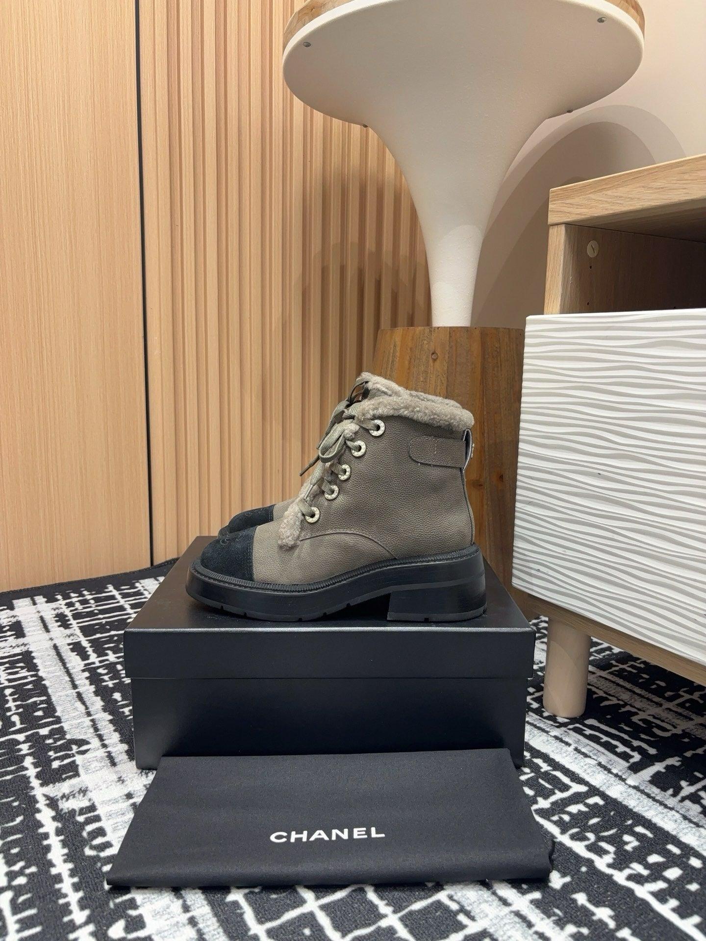 Chanel S24 Kürklü Kısa Bot - Glimmer of Luxury