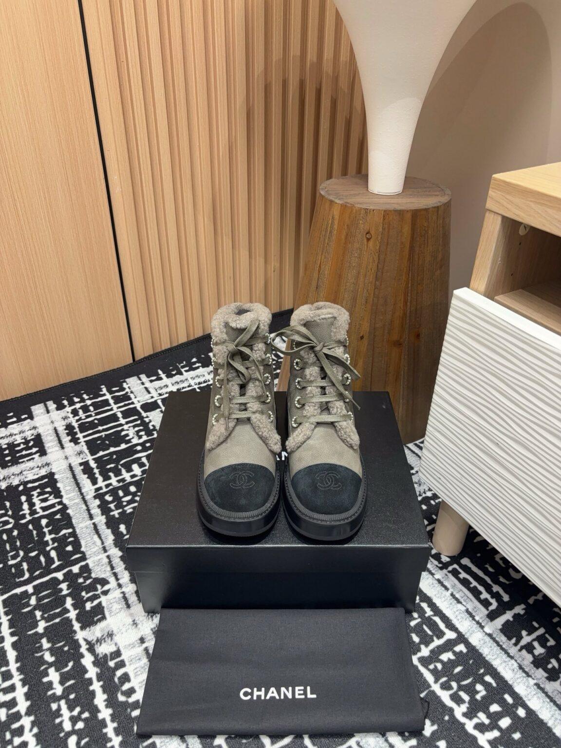 Chanel S24 Kürklü Kısa Bot - Glimmer of Luxury