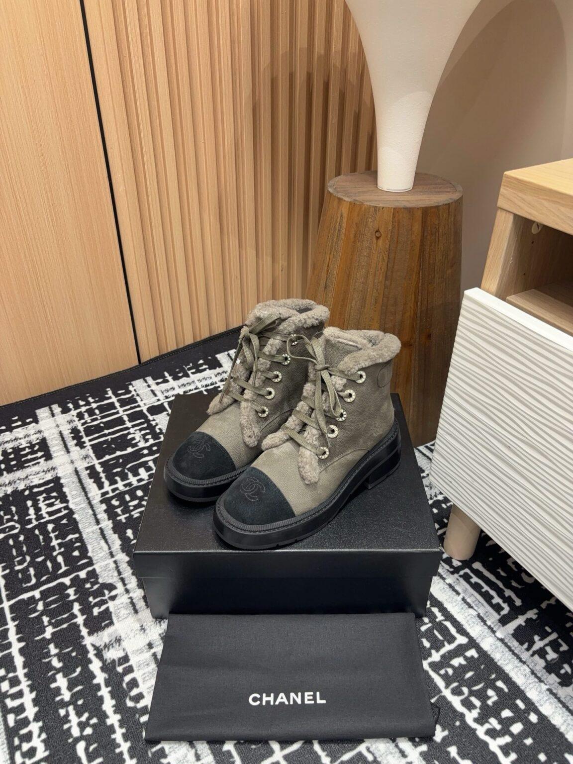 Chanel S24 Kürklü Kısa Bot - Glimmer of Luxury