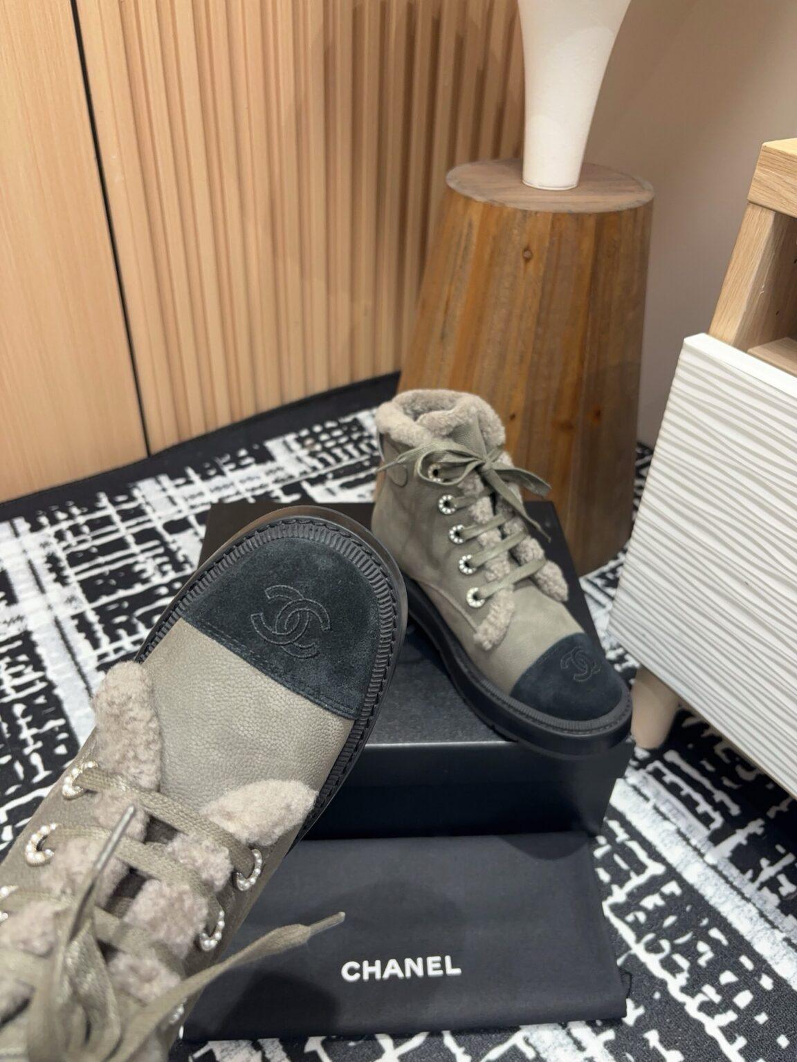 Chanel S24 Kürklü Kısa Bot - Glimmer of Luxury