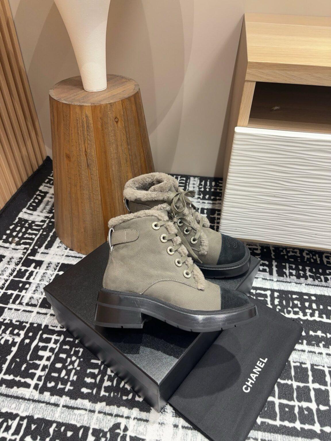 Chanel S24 Kürklü Kısa Bot - Glimmer of Luxury