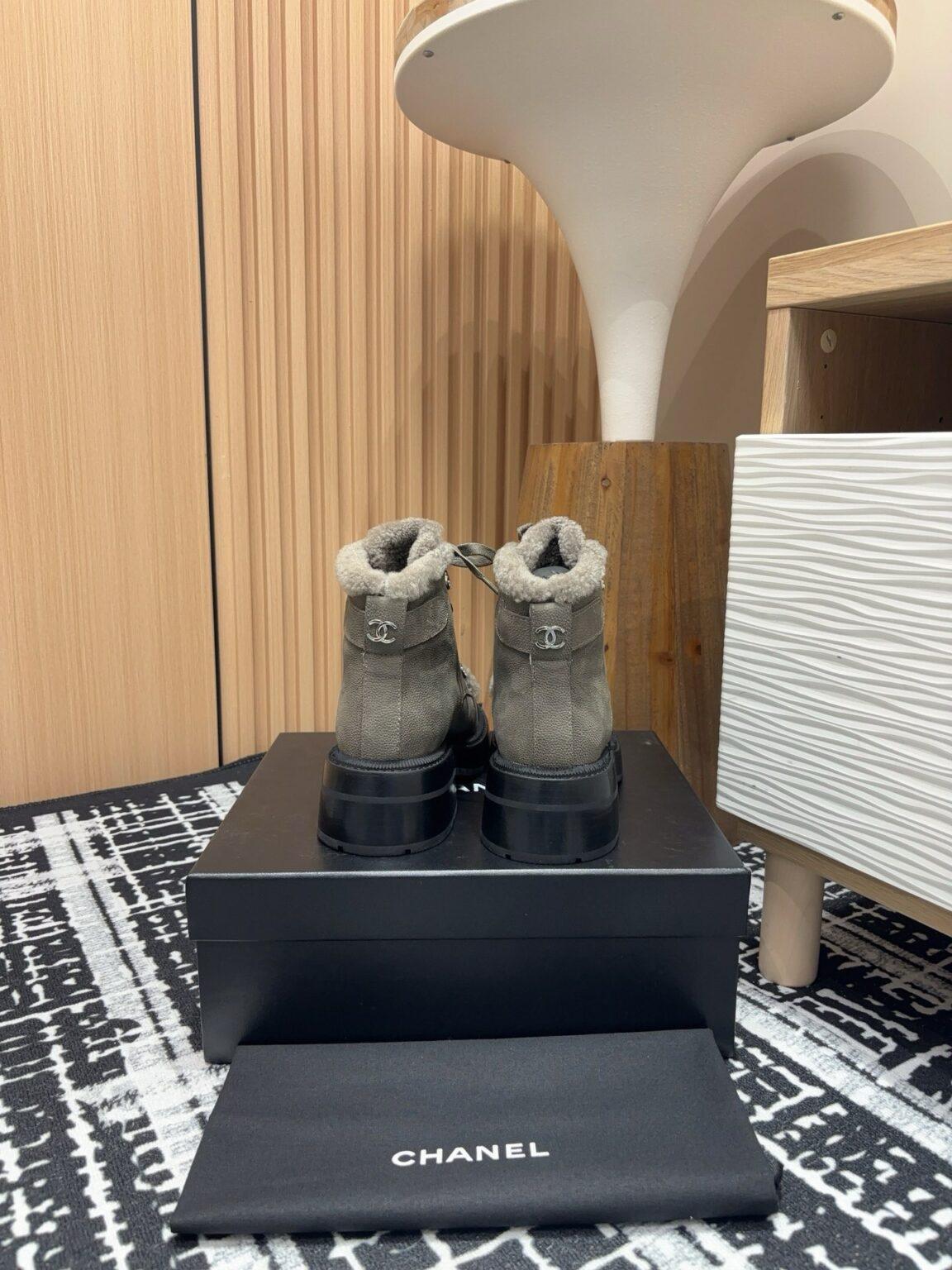 Chanel S24 Kürklü Kısa Bot - Glimmer of Luxury