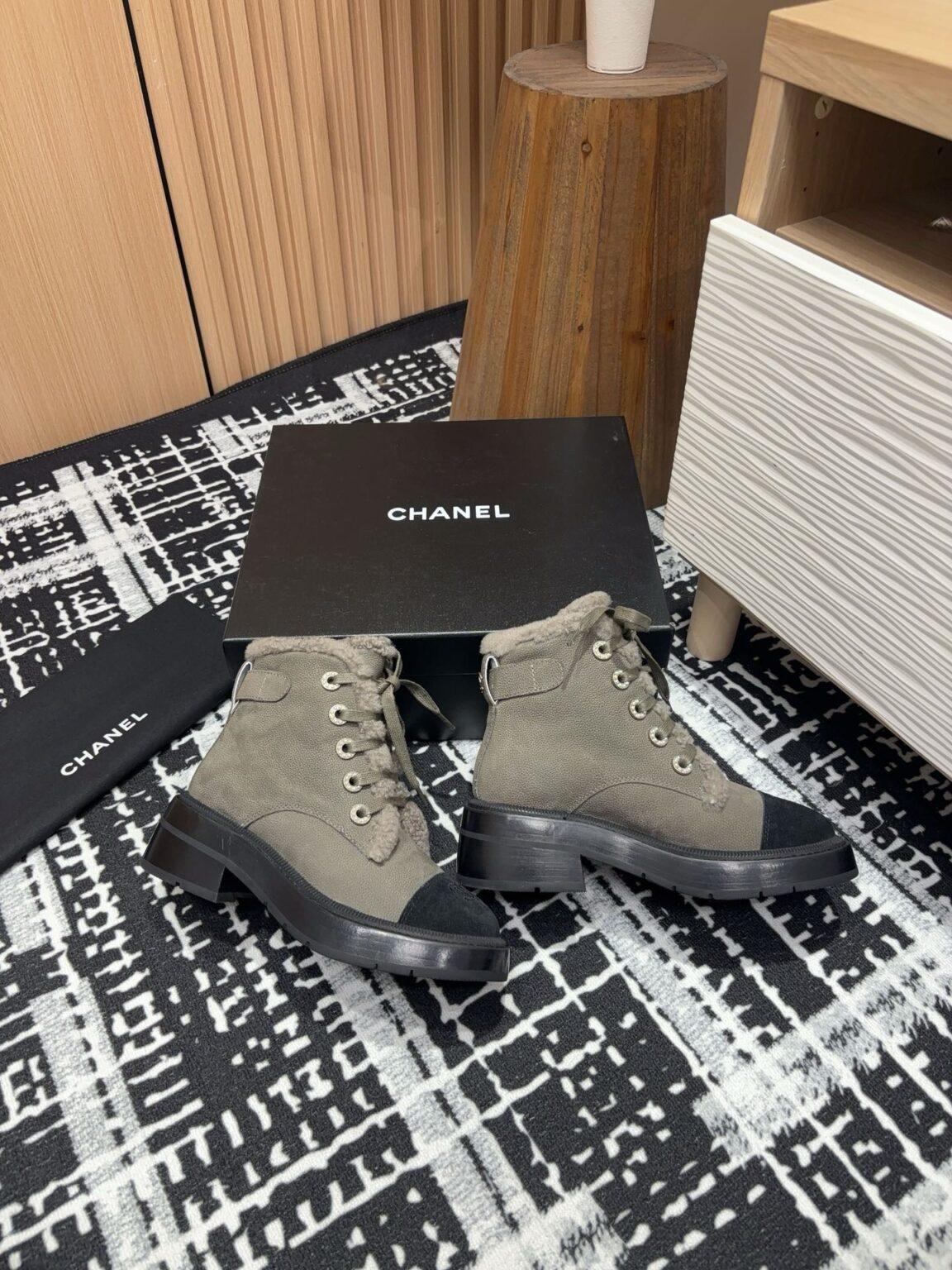 Chanel S24 Kürklü Kısa Bot - Glimmer of Luxury