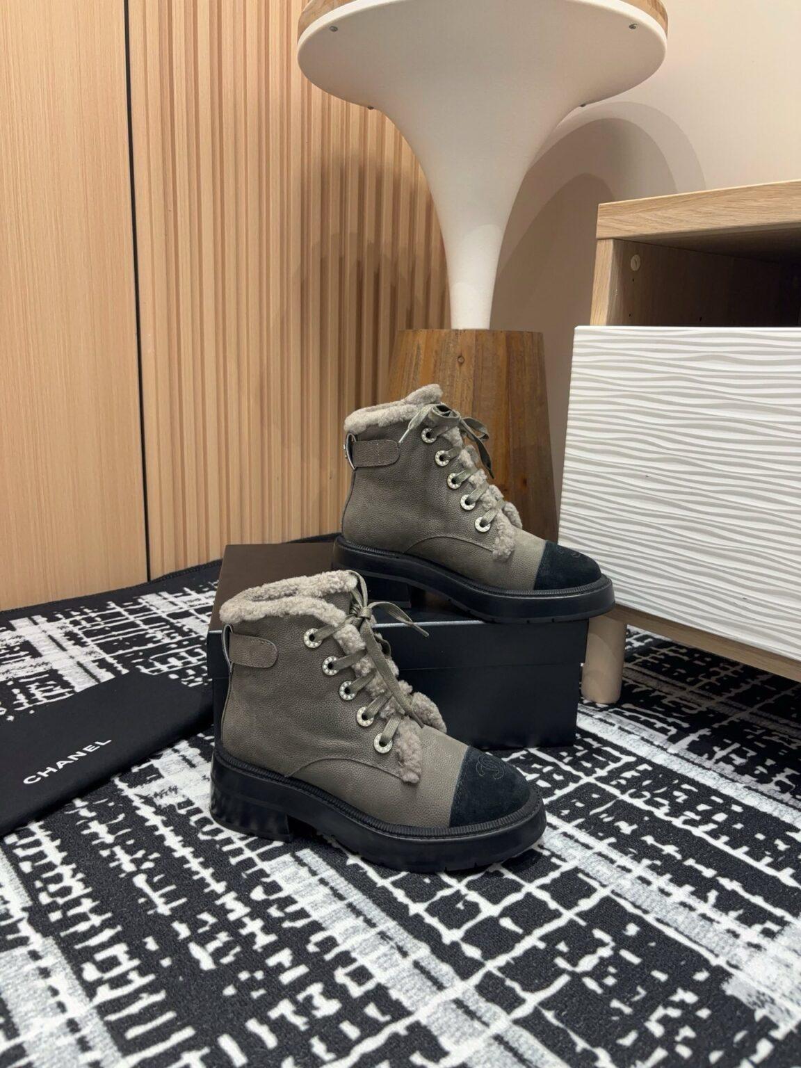 Chanel S24 Kürklü Kısa Bot - Glimmer of Luxury