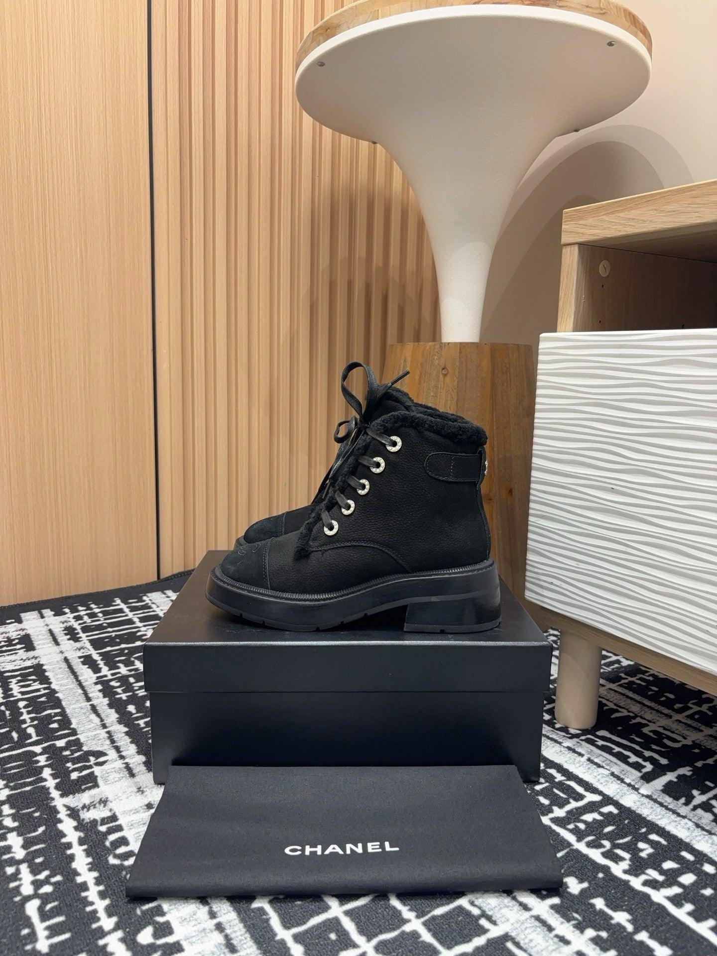 Chanel S24 Kürklü Kısa Bot - Glimmer of Luxury