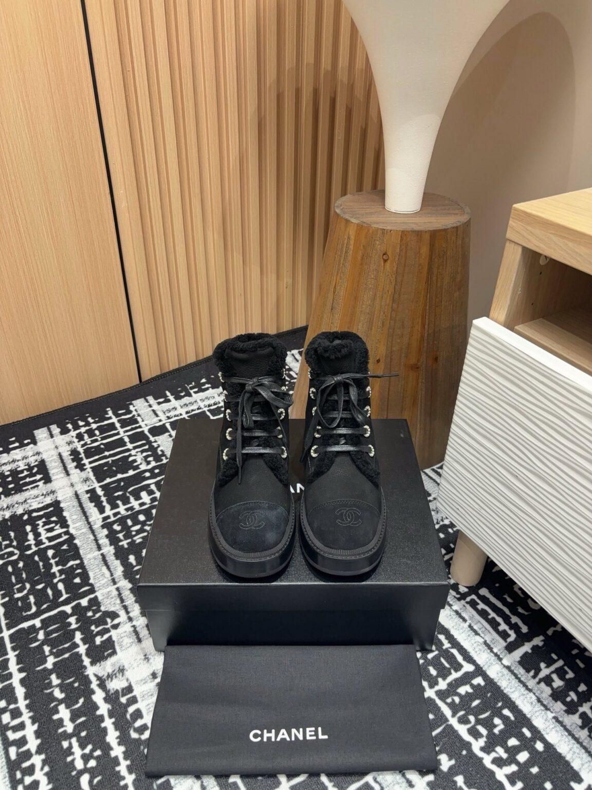 Chanel S24 Kürklü Kısa Bot - Glimmer of Luxury