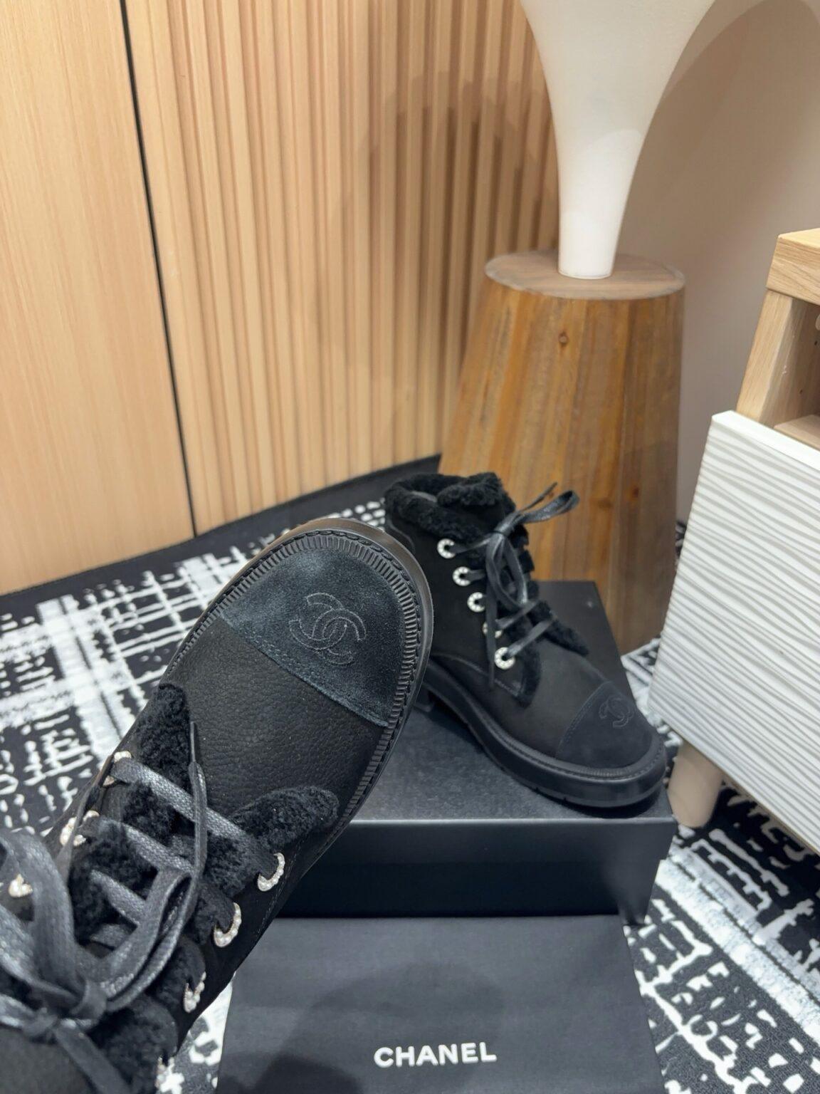 Chanel S24 Kürklü Kısa Bot - Glimmer of Luxury