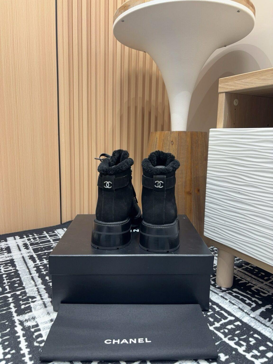 Chanel S24 Kürklü Kısa Bot - Glimmer of Luxury