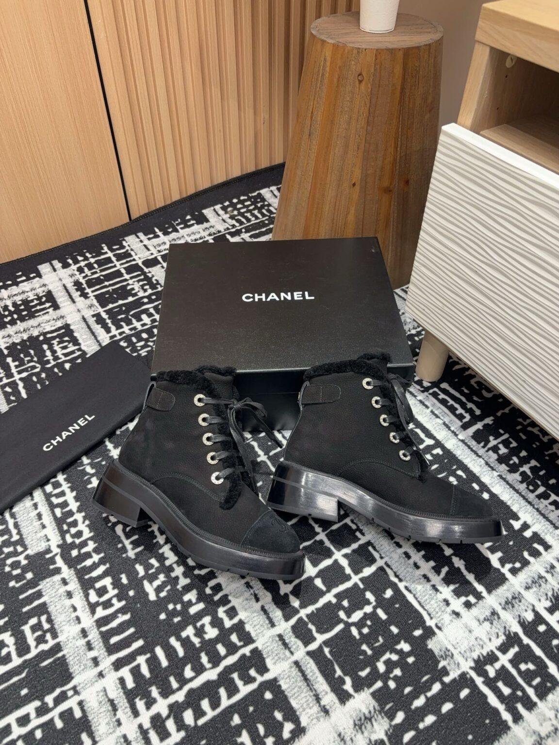 Chanel S24 Kürklü Kısa Bot - Glimmer of Luxury