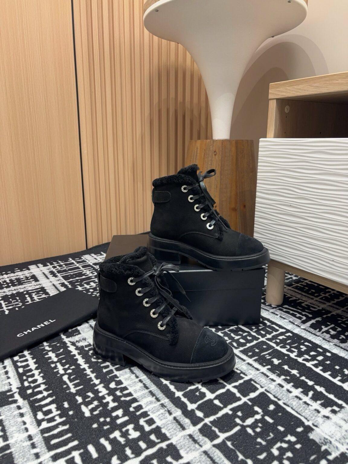 Chanel S24 Kürklü Kısa Bot - Glimmer of Luxury