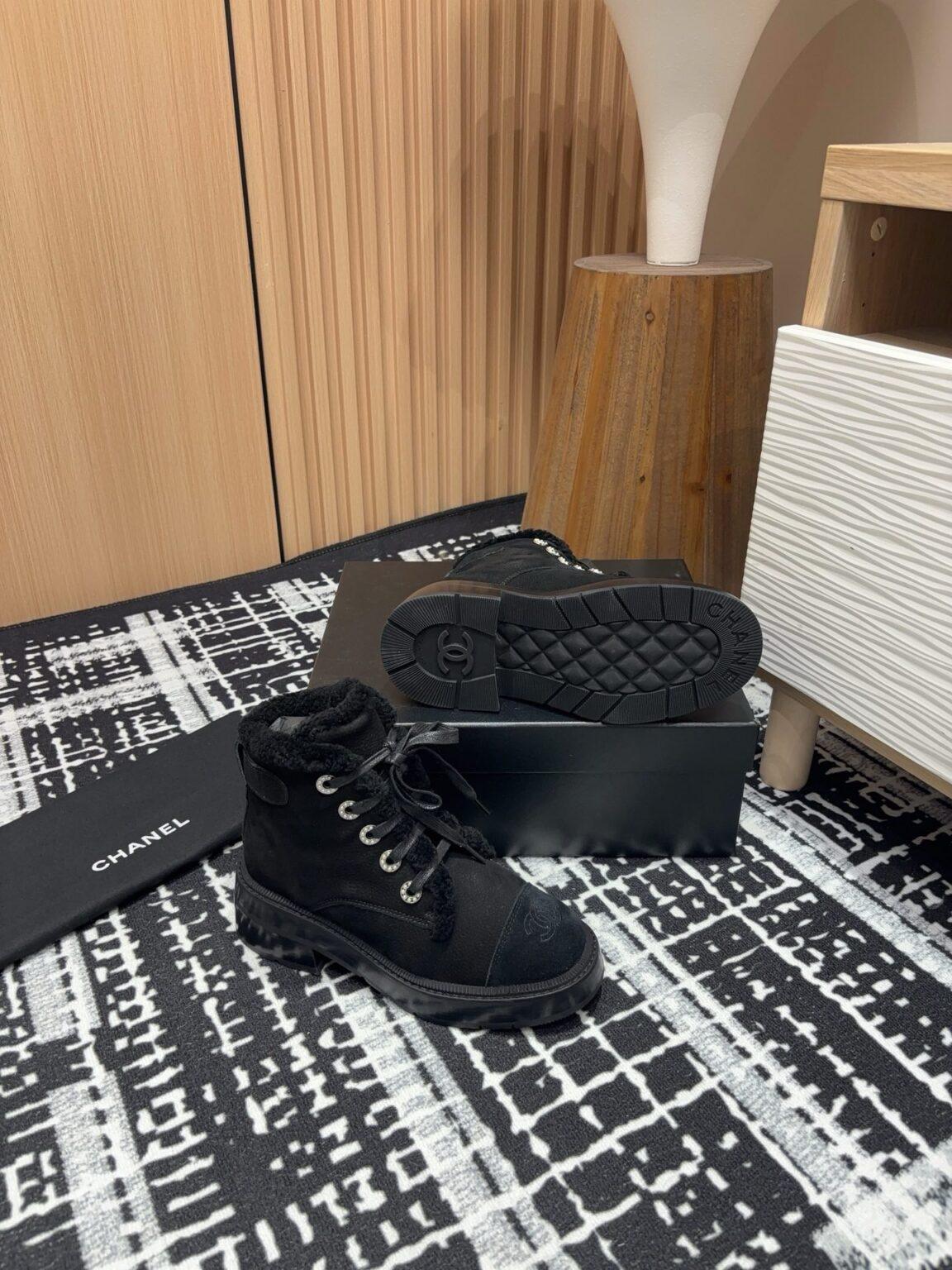 Chanel S24 Kürklü Kısa Bot - Glimmer of Luxury