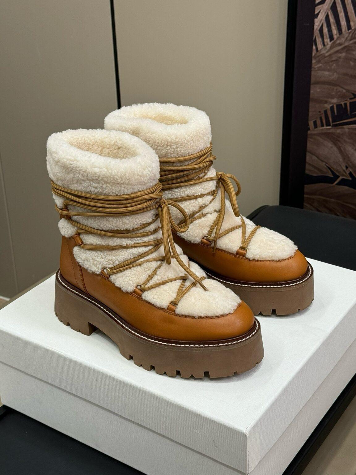 Celine S24 Kürklü ve Dana Derisinden Kalın Bağcıklı Bot - Glimmer of Luxury